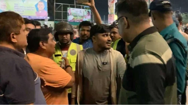 খুলনায় এনসিপি কার্যালয়ে ভাঙচুর, নিষিদ্ধ সংগঠনের ঝটিকা মিছিল